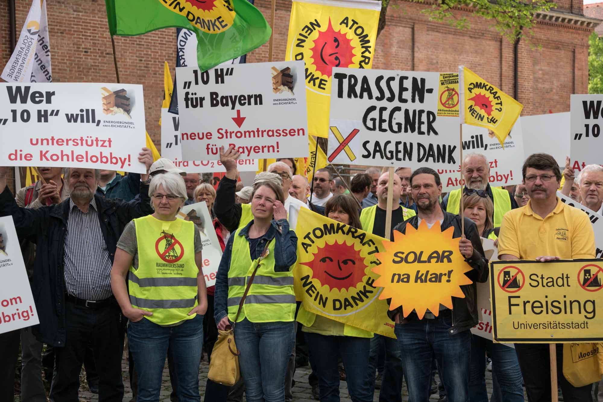 Die BN-Delegierten und weitere Demonstranten traten für einen Ausstieg aus Kohle und Atomkraft und die Erneuerbaren Energien ein (Foto: Toni Mader/BN).