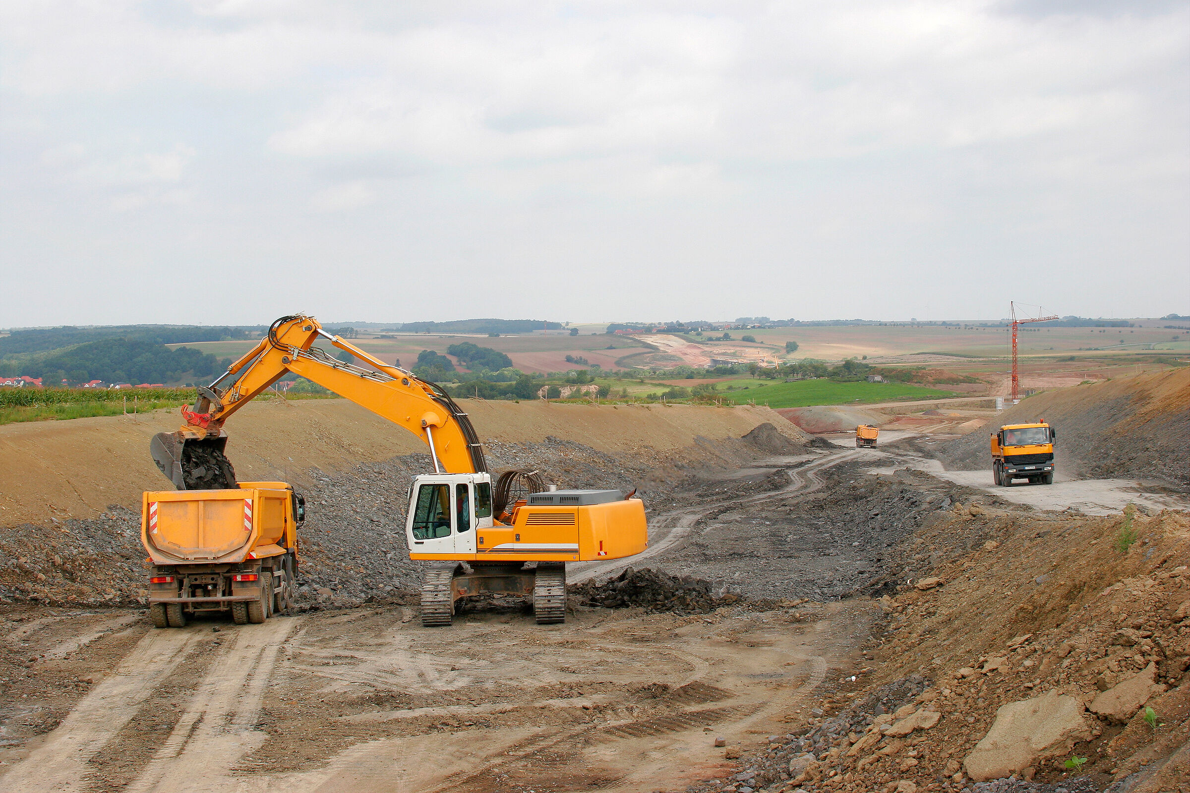 Straßenbau auf dem freien Feld (Foto: AVTG - stock.adobe.com)