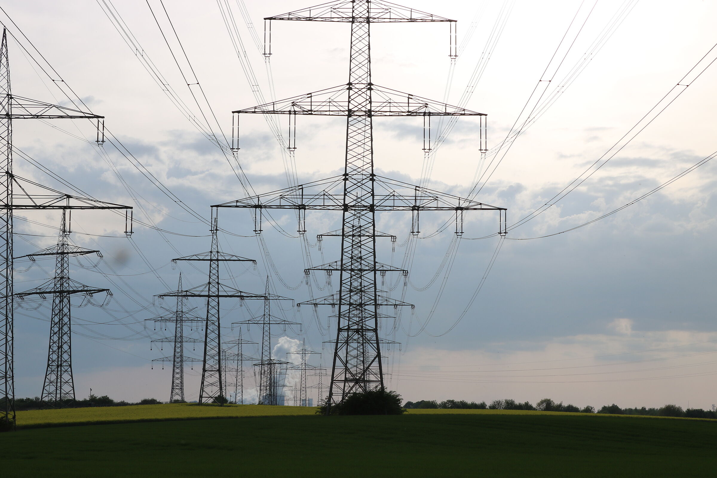 Überlandleitungen (Foto: Kai - stock.adobe.com)