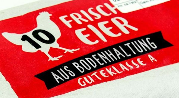 Eierverpackung mit der Aufschrift "Aus Bodenhaltung"