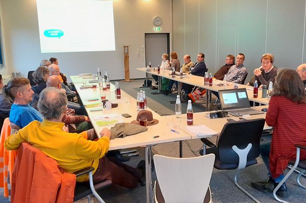 Reger Austausch beim Runden Tisch, Foto Torsten Ruf