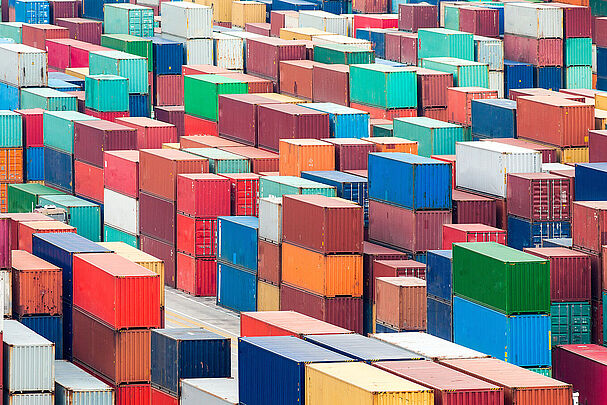 Containerterminal im Hafen Hamburg (Foto: eyetronic - stock.adobe.com)
