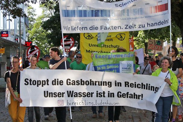 Menschen Demonstrieren für Maßnahmen gegen den Klimawandel