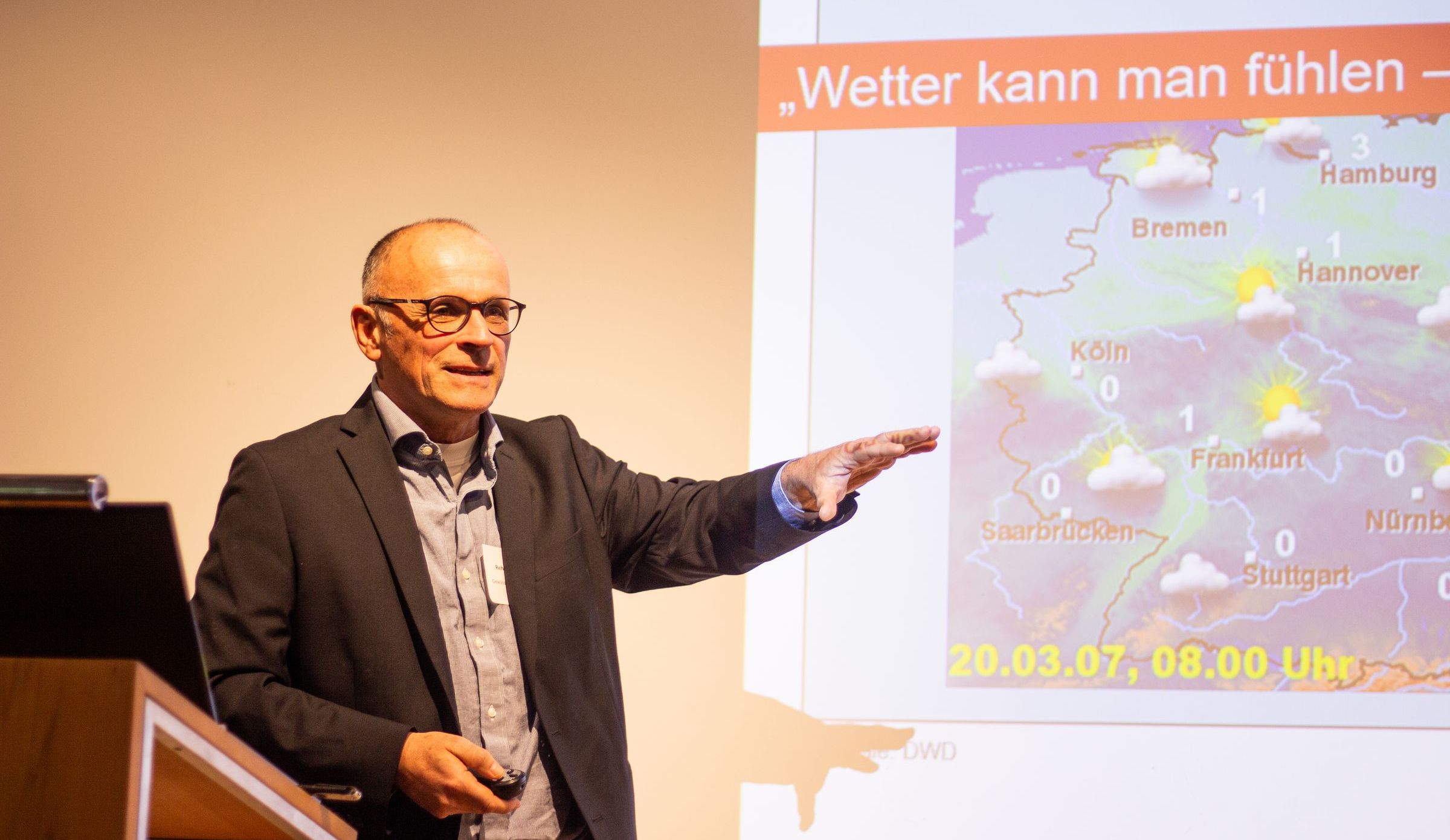 Werner Rehklau bei den Wartaweiler Gesprächen 2025 (Bild: Hannah Meinberg)