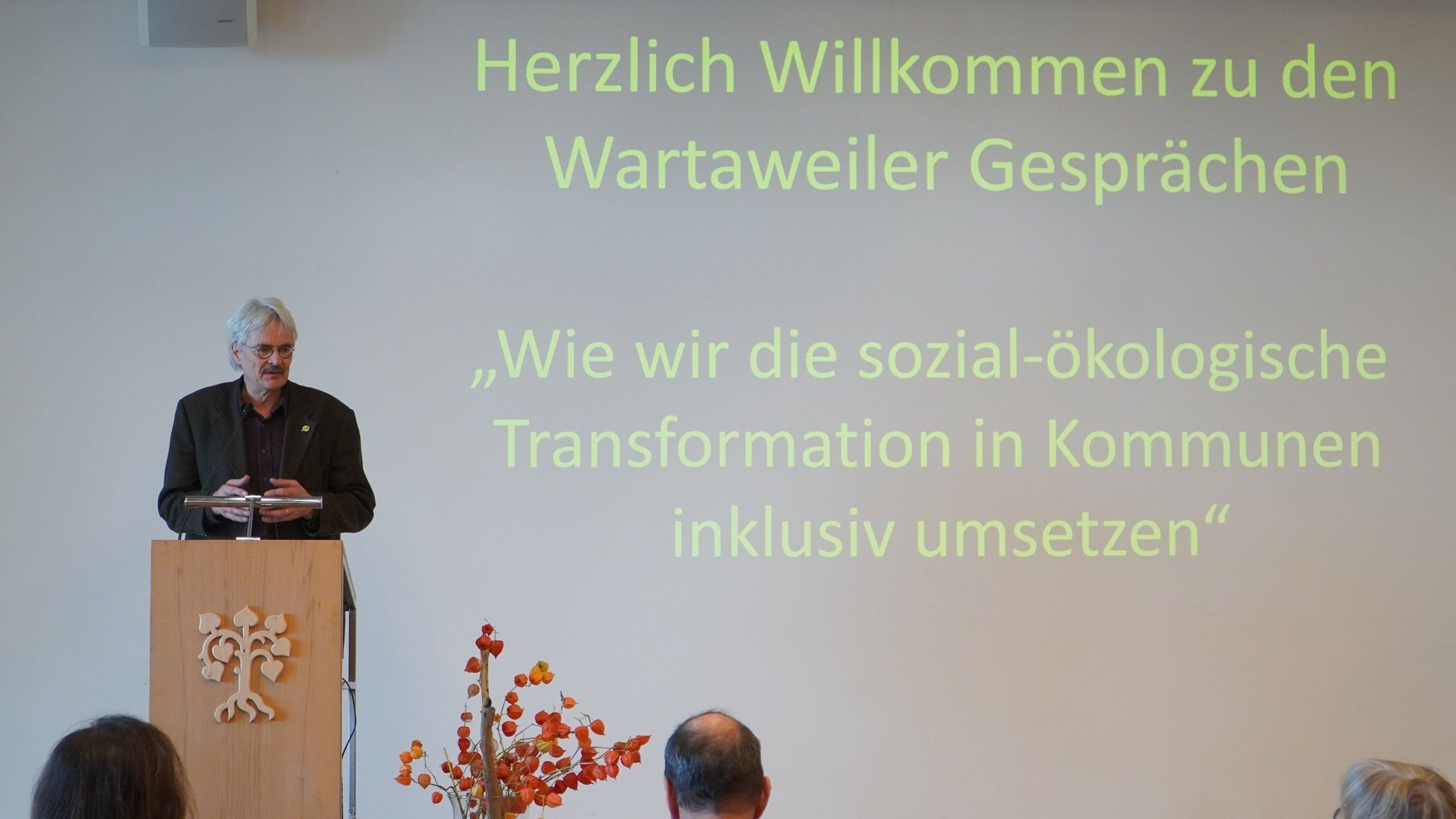 Richard Mergner bei einer Eröffnung der Wartaweiler Gespräche (Bild: Anna Krumpholz)