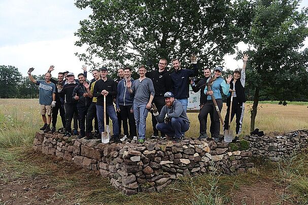 Bau einer Natursteinmauer in Kornburg