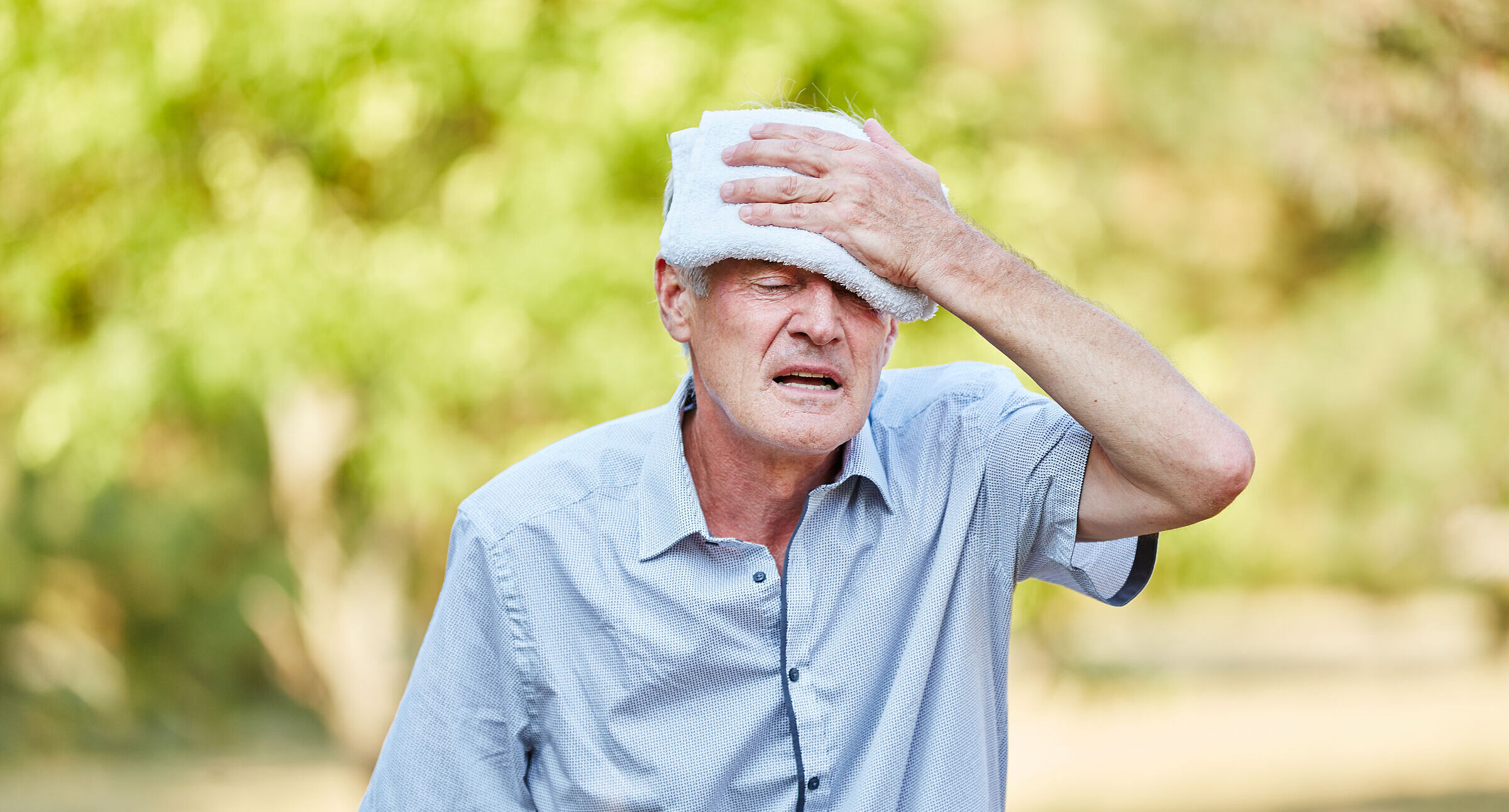 Die Hitze macht vielen Menschen zu schaffen und führt teils zu ernsthaften Gesundheitsproblemen (Foto: Robert Kneschke/stock.adobe.com).